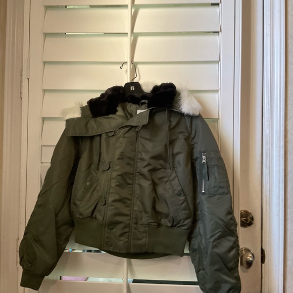 New Urban Outfitters Y2K Puffer Jacket - Picture 8 of 12